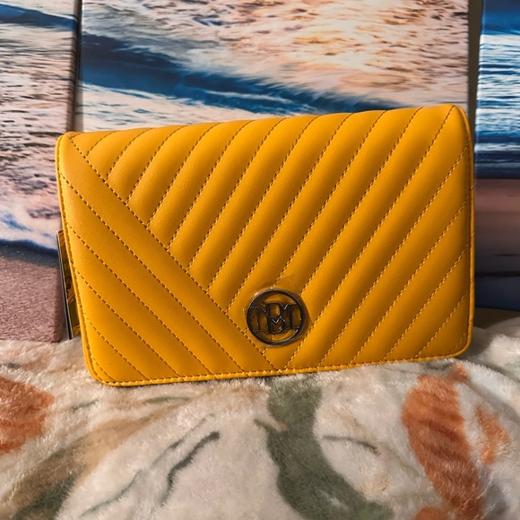 Badgley Mischka Yellow Quilted Clutch - Picture 5 of 13